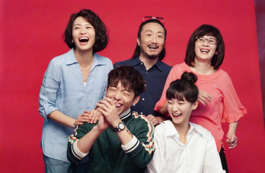 《闔家辣》影評：疫情下的笑淚交織，香港需要更多歡樂！(評分：70/100)