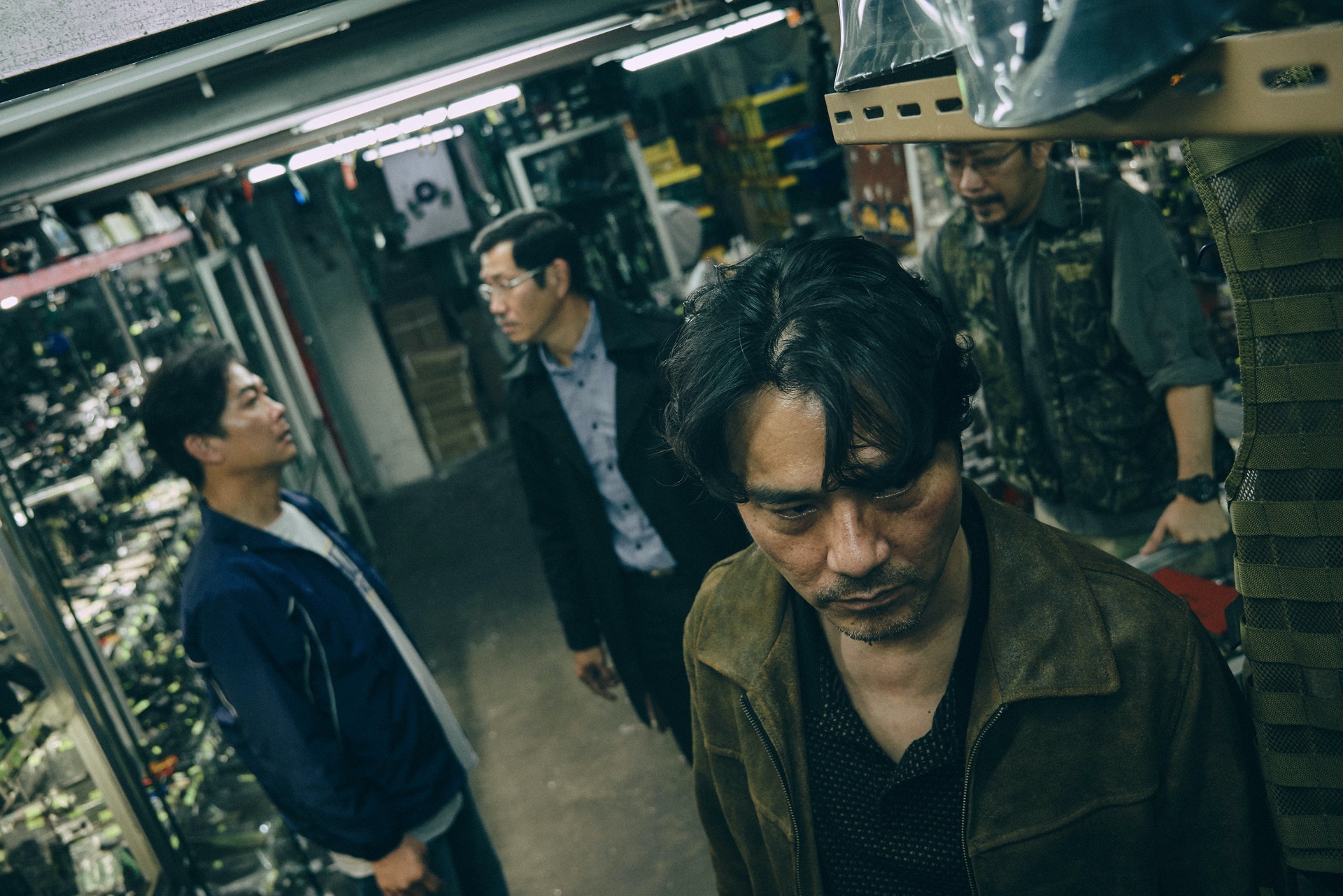 《手捲煙》影評：低成本重現香港經典黑幫電影  (評分：65/100)