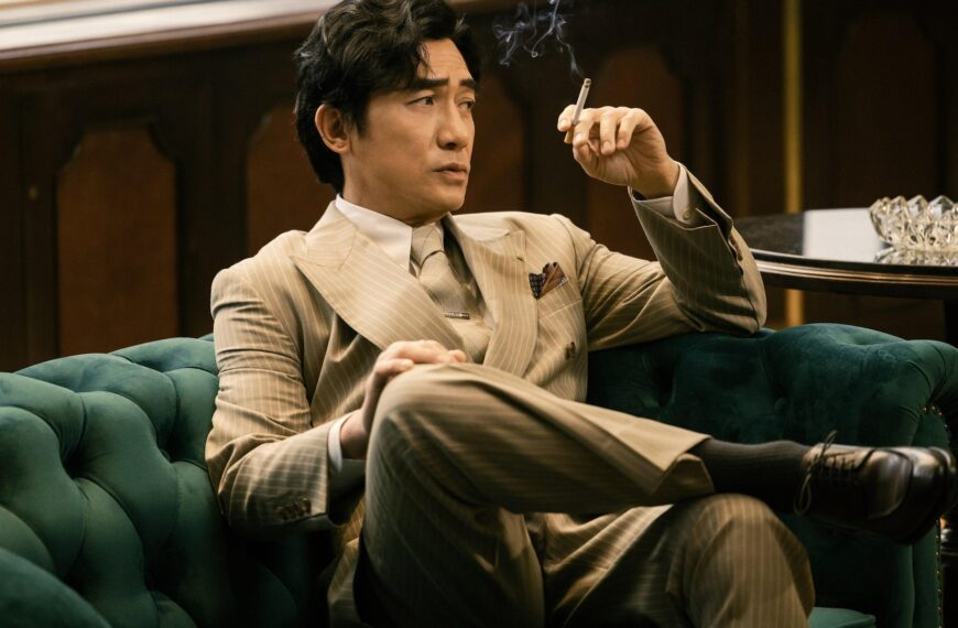 《金手指》影評：真實改編，金光閃耀下的空洞帝國(評分：80/100)