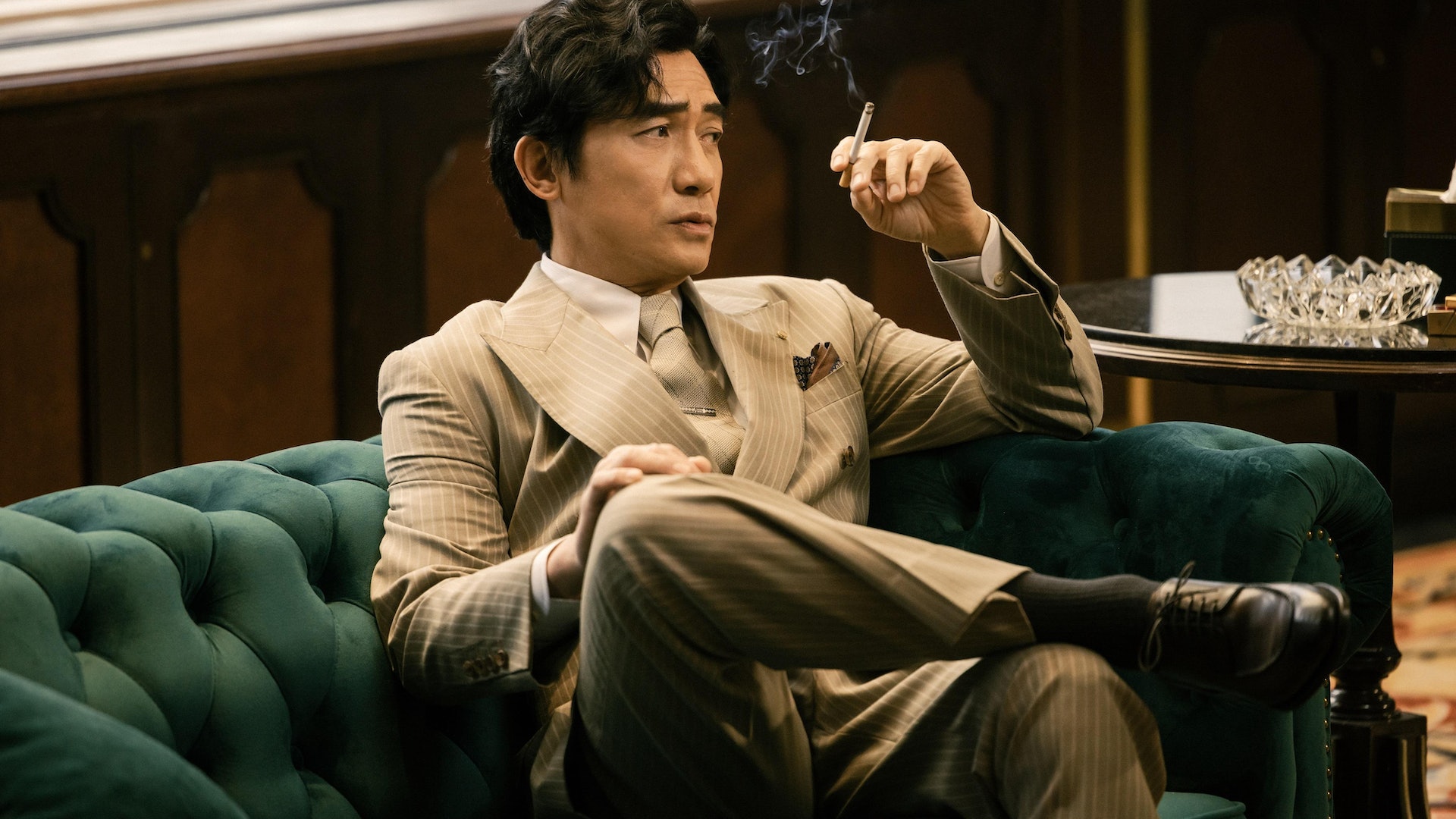 《金手指》影評：真實改編，金光閃耀下的空洞帝國(評分：80/100)