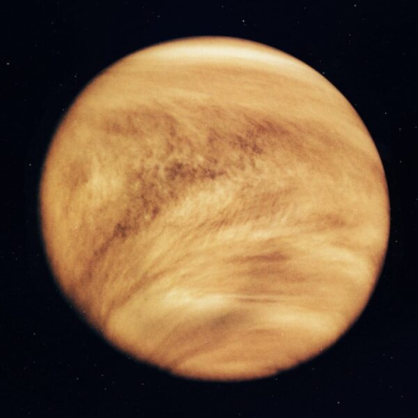 離奇的金星時間觀：一天比一年還長，太陽從...