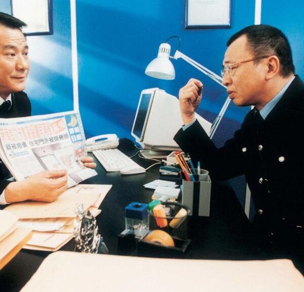 《反收數特遣隊》影評：律師做輔警幫警察，...